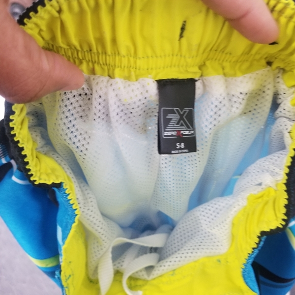 ZeroXposur Plaid Boy's Swim Trunks Size Small (8) - Picture 7 of 12